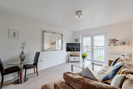 2 bedroom Flat To Let Total Size: 640 SQ FT - Photo 2