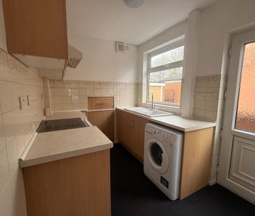 3 bedroom semi-detached house to rent - Photo 5