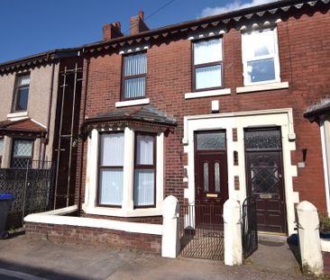 To Let 3 Bed End Terraced House - Photo 1