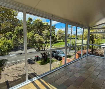 Elevated Kohimarama Unit Overlooking Madills Farm - Photo 4