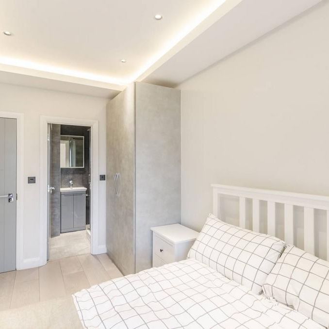 3 bedroom flat to rent - Photo 1