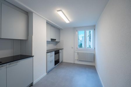 Gepflegte 2.5-Zi Wohnung im 1. OG - Foto 2