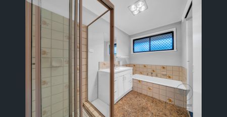 Walking Distance to Woodgrove Shopping Centre! Kurunjang Primary & Secondary Schools!! - Photo 2