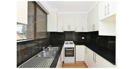 Beautifully Renovated FIRST level apartment in the heart of Liverpool! - Photo 4