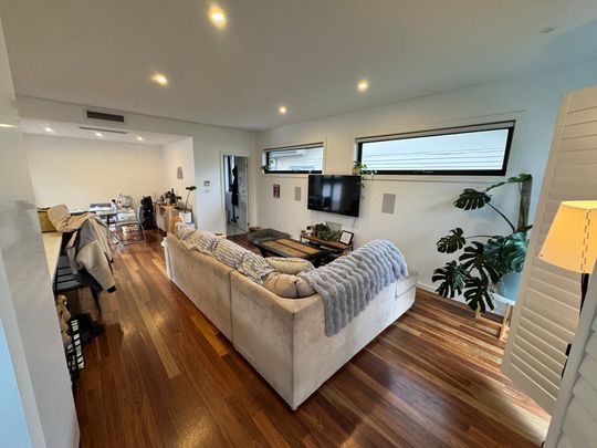 Coburg North - Photo 1