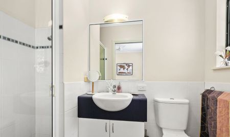 Modern 2 Bed, 2 Bath Unit with Private Yard & Patio – Freshwater Charm - Photo 5