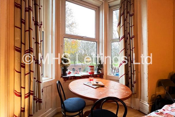 7 Bedroom Mid Terraced House for rent in Hyde Park Road - Photo 1