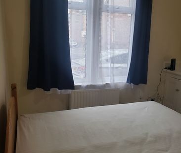 Room in a Shared House, Claremont Road, M14 - Photo 4