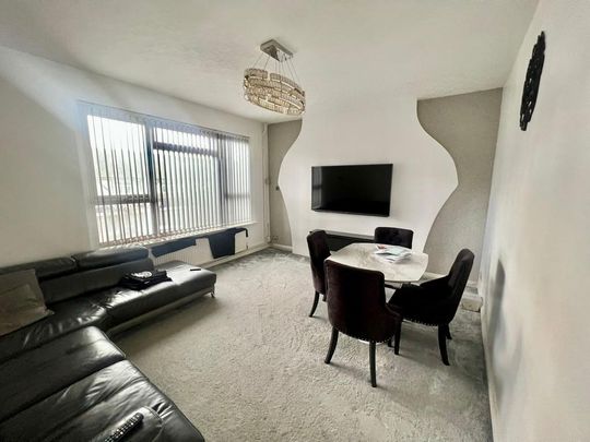 3 bedroom flat to rent - Photo 1
