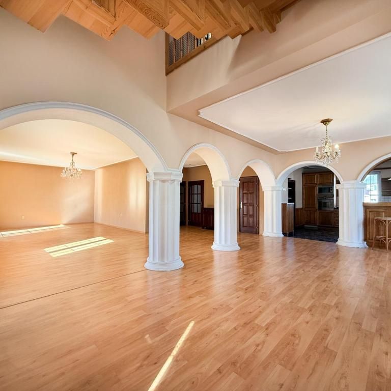 Pronájem bytu atypický 256 m2 - Fotografie 1