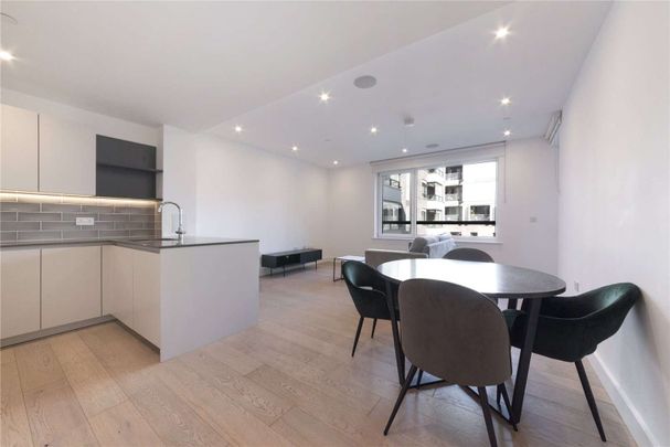 A spacious 2 bedroom apartment located within the London Square Bermondsey Development, perfectly located in vibrant Bermondsey. - Photo 1