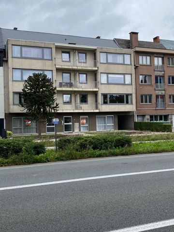 Gezellig gelijkvloers appartement met 2 slaapkamers en ingerichte dressing - Foto 2