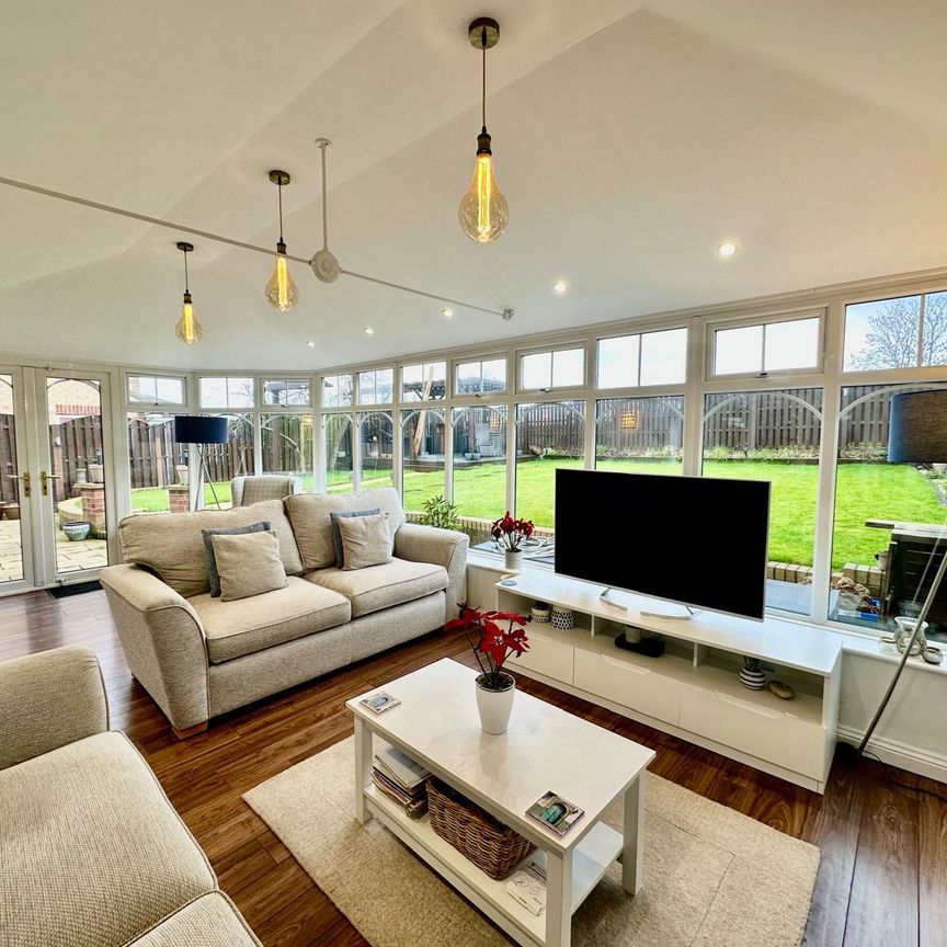 Shelley Crescent, Leeds, Oulton - Photo 1