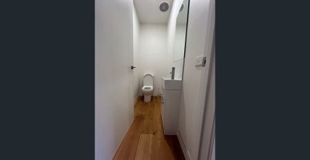 Furnished Modern Townhouse in the Centre of Box Hill North - Photo 4