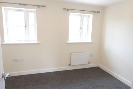 2 bedroom end of terrace house to rent - Photo 2
