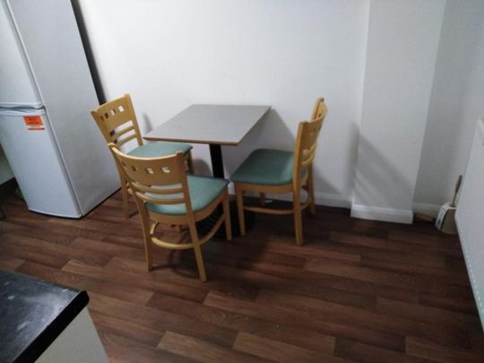 4 bedroom private hall to rent - Photo 1