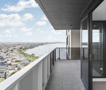 Luxurious Inner City Living - Photo 4