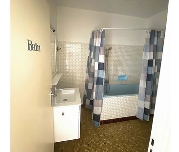 Location Appartement 3 pièces 68m² MARSEILLE 9ème - Photo 3