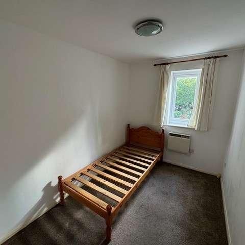 Cherry Blossom Close, Palmers Green, N13 - Photo 1