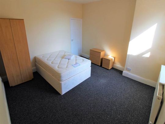 1 bedroom in a house share to rent - Photo 1