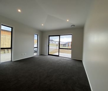 68 Hokioi Drive, Kenepuru - Photo 3