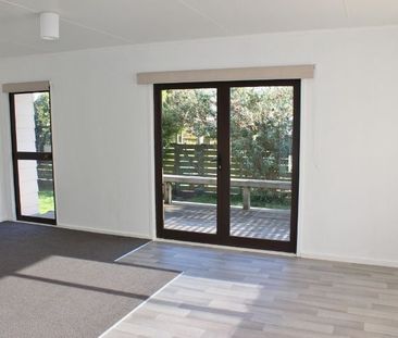 Privacy by the beach in Papamoa - Photo 4