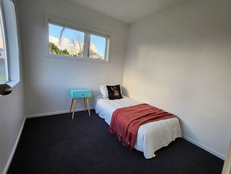 Charming cottage in Whenuapai Village - Photo 2