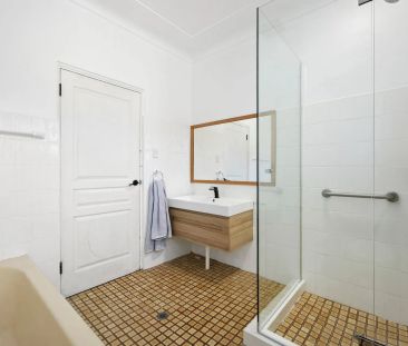 Charming Single Level Home in a Leafy Cul de Sac - Photo 5