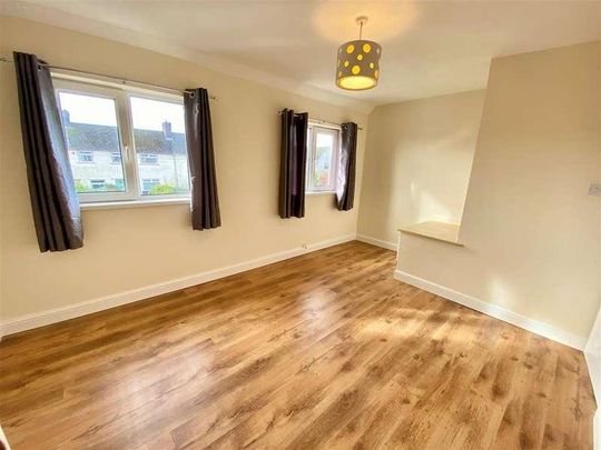 Pendre, Bridgend County Borough, CF31 - Photo 1