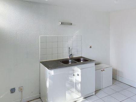 Location Appartement 3 pièces 70m² DEVILLE LES ROUEN 76250 - Photo 2