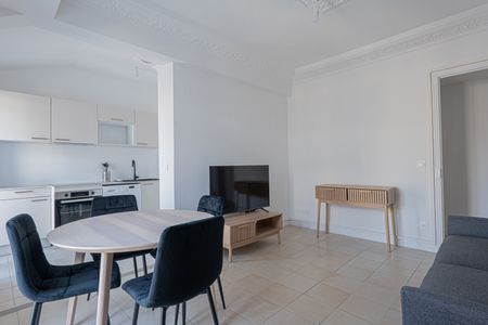 Location Appartement 3 pièces 55m² NICE 06000 - Photo 2