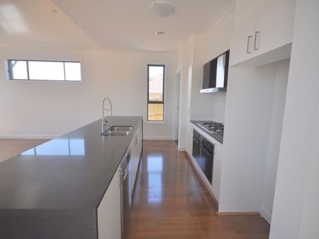 Spacious Family Home in Quiet North Kellyville - Photo 2