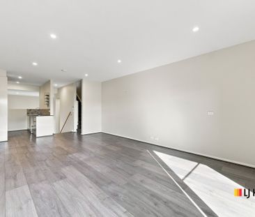 Contemporary 3 Bedroom Townhouse - Photo 1