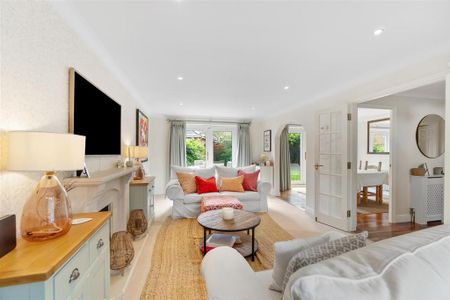 4 bedroom detached house to rent - Photo 2