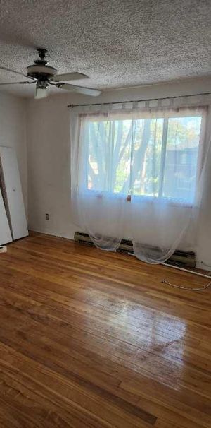 Beau 4 1/2 avec bureau (haut de duplex) - Photo 1