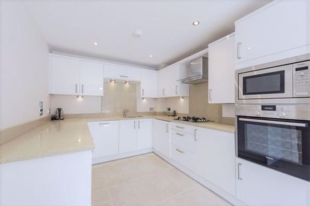 3 bedroom semi-detached house to rent - Photo 4