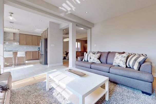 For Lease - 86 Briarfield Avenue, East Gwillimbury, Ontario - Photo 1