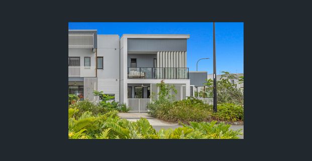 Available 19 December! - Photo 1