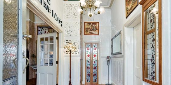 Victorian Mansion Apartment! - Photo 3