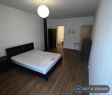 3 bedroom flat to rent - Photo 2