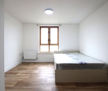 3 bedroom flat to rent - Photo 6