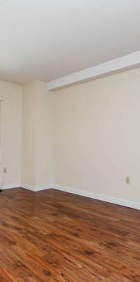 SPACIOUS TWO-BEDROOM APARTMENT - Photo 2