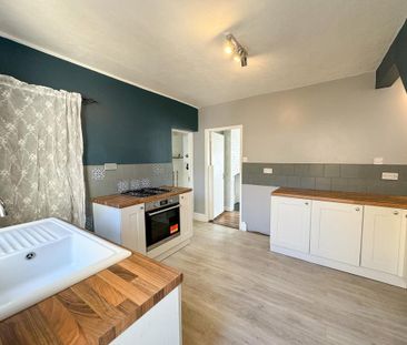 2 bedroom end of terrace house to rent - Photo 5