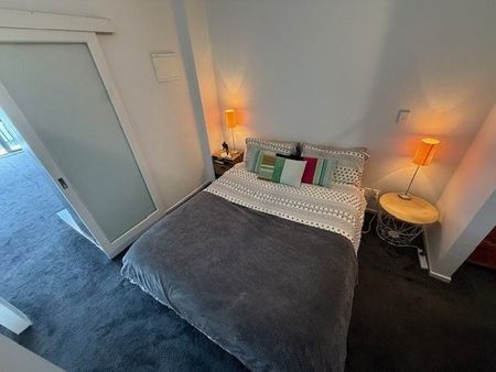 Top-Floor 1-Bedroom Apartment with Balcony - Photo 2