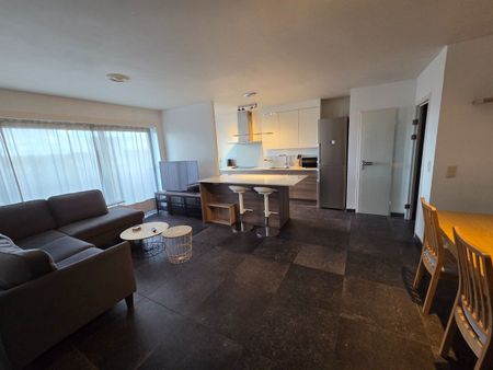 Volledig gerenoveerd tweeslaapkamer appartement inclusief garagebox en terras op toplocatie! - Foto 4