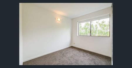 Modern Top-Floor Apartment with City Outlook - Photo 4