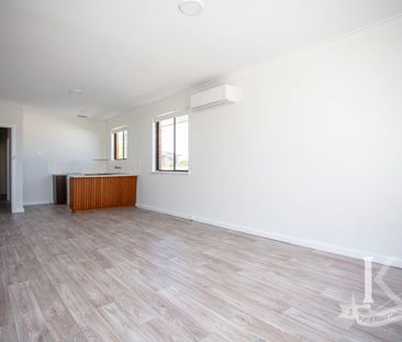 Spacious 3 Bedroom Duplex. - Photo 3