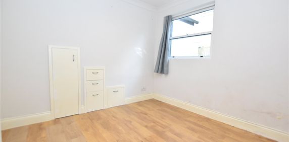 Dagnall Park, London, SE25 - Photo 2