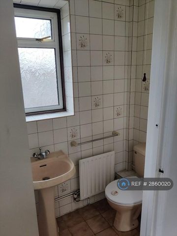 1 bedroom in a house share to rent - Photo 5