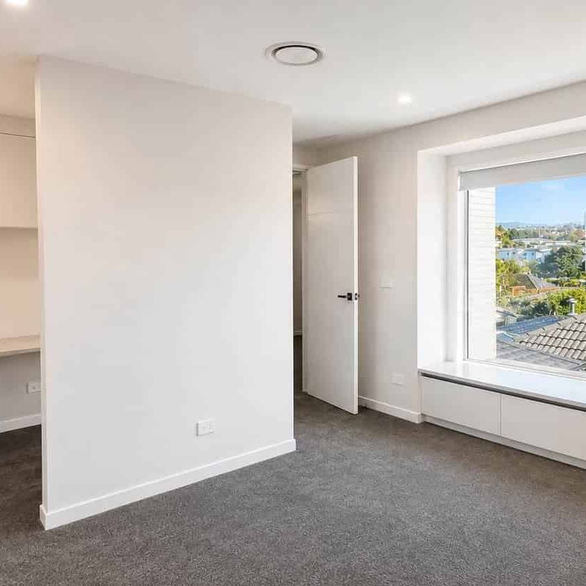 Spacious 5-Bedroom Home in New Lynn - Photo 1